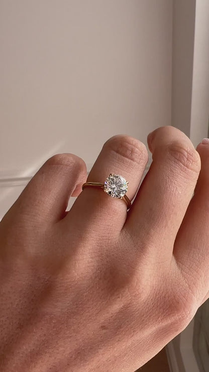 ROUND SOLITAIRE RING